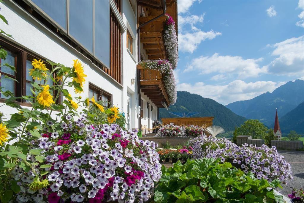 Landhaus Gföllberg Lägenhet Holzgau Exteriör bild